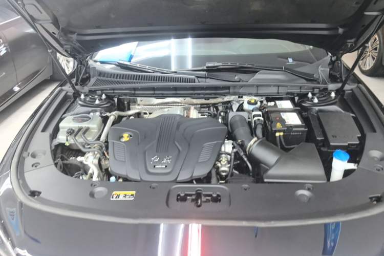 Used Hongqi H5 2025 2.0T Automatic Flag Edition – 500 000 Units Commemorative Version Engine Bay