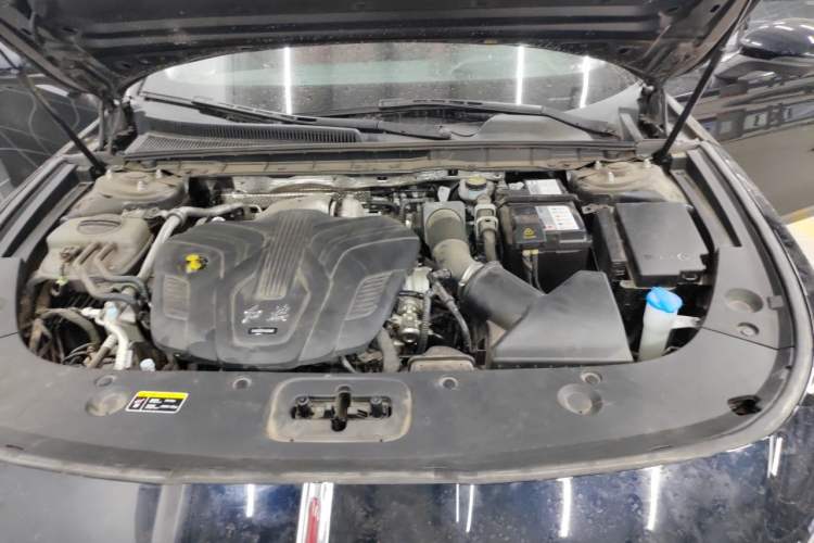 Used Hongqi H5 2025 2.0T Automatic Flag Edition – 500 000 Units Commemorative Version Engine Bay