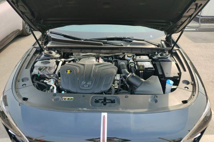 Used Hongqi H5 2025 2.0T Automatic Flag Edition – 500 000 Units Commemorative Version Engine Bay