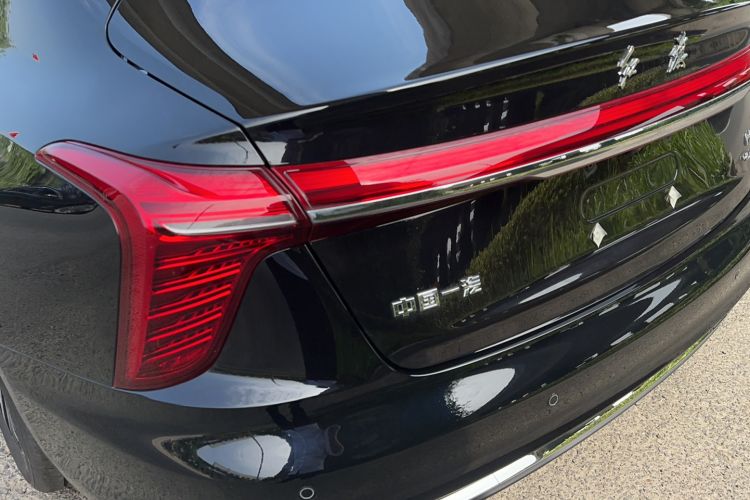 Used Hongqi H5 2025 2.0T Automatic Flag Edition – 500 000 Units Commemorative Version Exterior 1