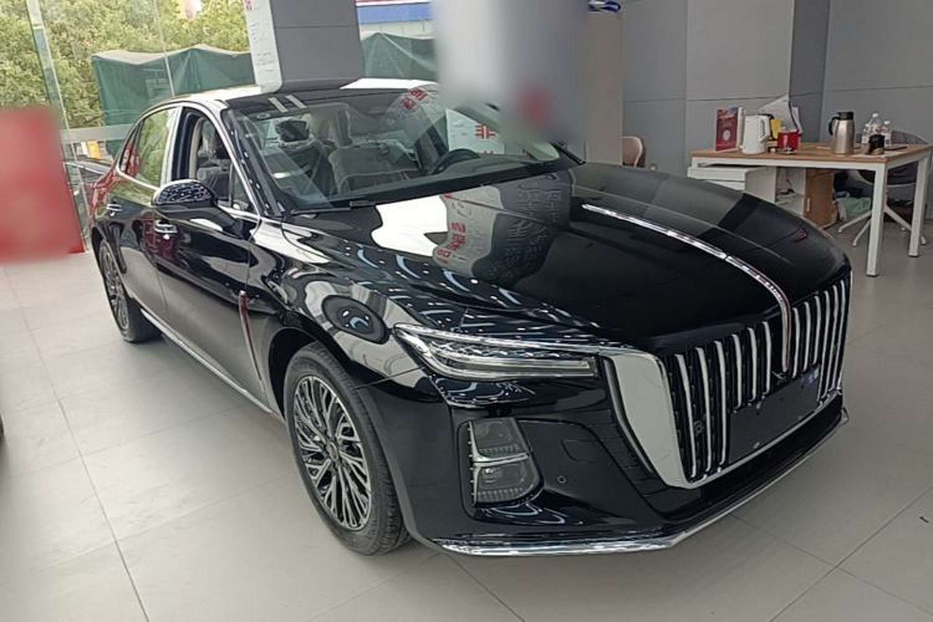 Used Hongqi H5 2025 2.0T Automatic Flag Edition – 500 000 Units Commemorative Version Exterior 1