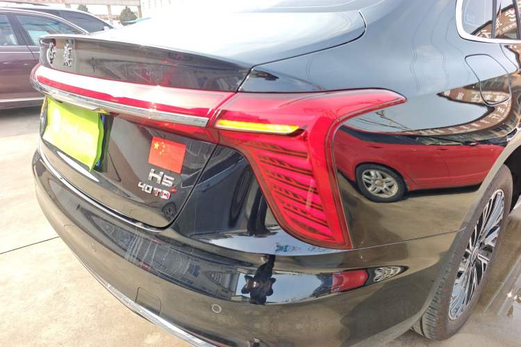 Used Hongqi H5 2025 2.0T Automatic Flag Edition – 500 000 Units Commemorative Version Exterior 1