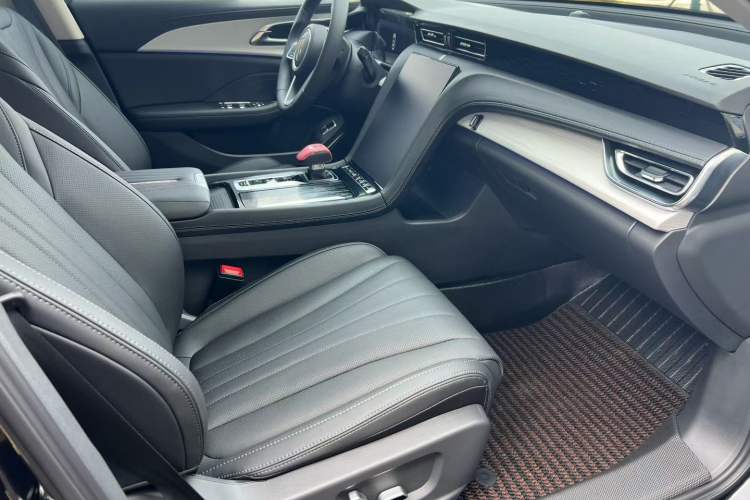 Used Hongqi H5 2025 2.0T Automatic Flag Edition – 500 000 Units Commemorative Version Exterior 10