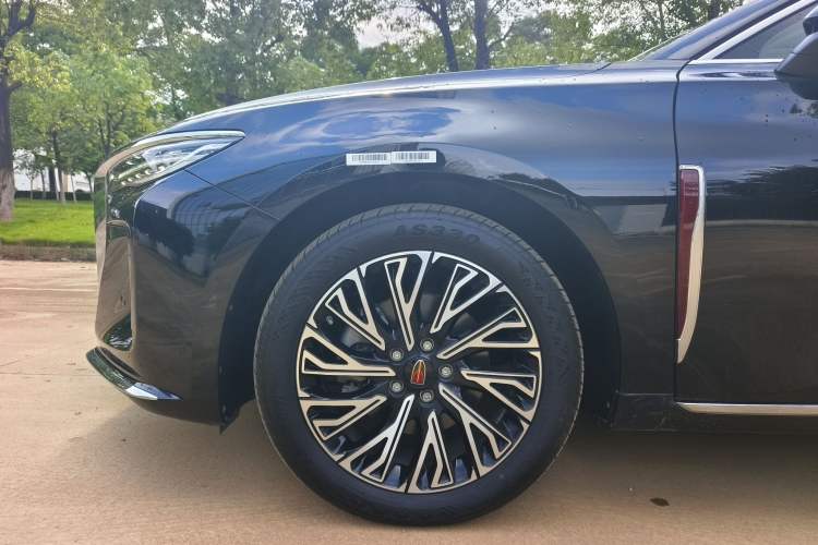 Used Hongqi H5 2025 2.0T Automatic Flag Edition – 500 000 Units Commemorative Version Exterior 10