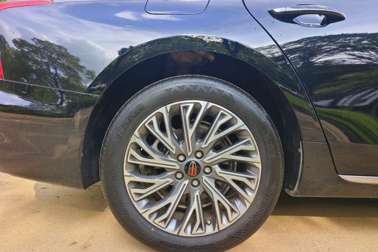 Used Hongqi H5 2025 2.0T Automatic Flag Edition – 500 000 Units Commemorative Version Exterior 11