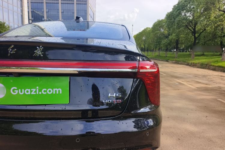 Used Hongqi H5 2025 2.0T Automatic Flag Edition – 500 000 Units Commemorative Version Exterior 12