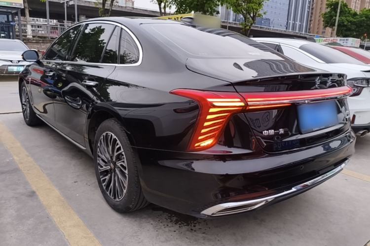 Used Hongqi H5 2025 2.0T Automatic Flag Edition – 500 000 Units Commemorative Version Exterior 2