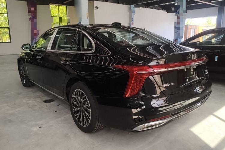 Used Hongqi H5 2025 2.0T Automatic Flag Edition – 500 000 Units Commemorative Version Exterior 2
