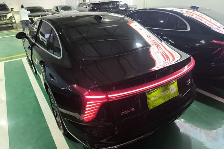 Used Hongqi H5 2025 2.0T Automatic Flag Edition – 500 000 Units Commemorative Version Exterior 2