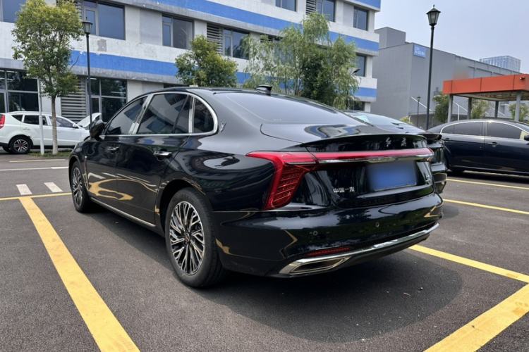 Used Hongqi H5 2025 2.0T Automatic Flag Edition – 500 000 Units Commemorative Version Exterior 2