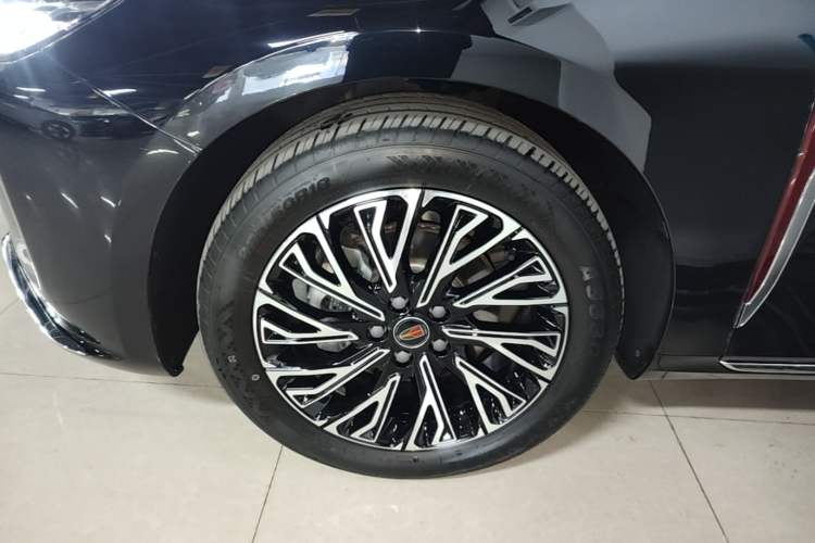 Used Hongqi H5 2025 2.0T Automatic Flag Edition – 500 000 Units Commemorative Version Exterior 2