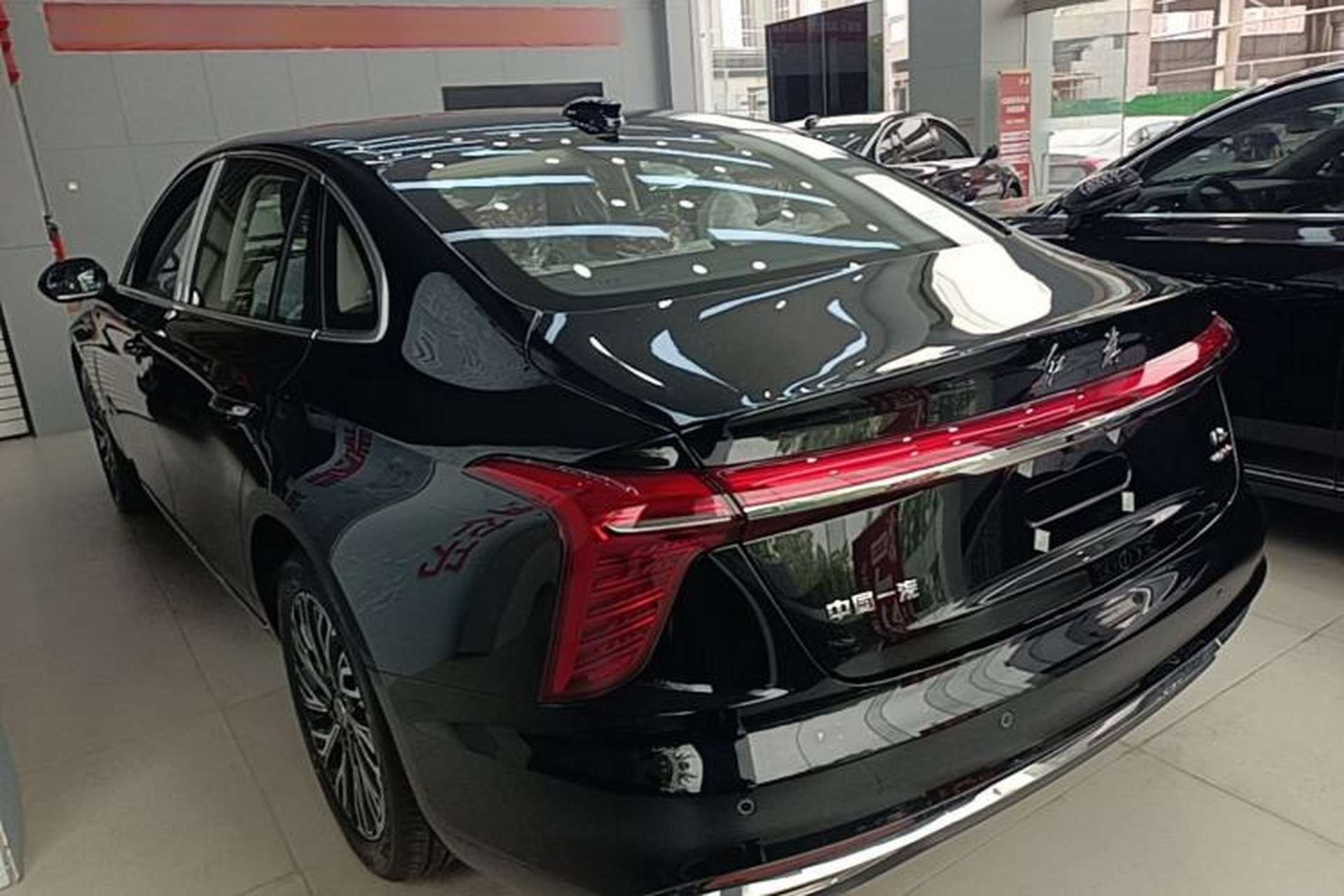 Used Hongqi H5 2025 2.0T Automatic Flag Edition – 500 000 Units Commemorative Version Exterior 2
