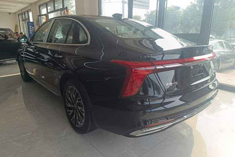 Used Hongqi H5 2025 2.0T Automatic Flag Edition – 500 000 Units Commemorative Version Exterior 2