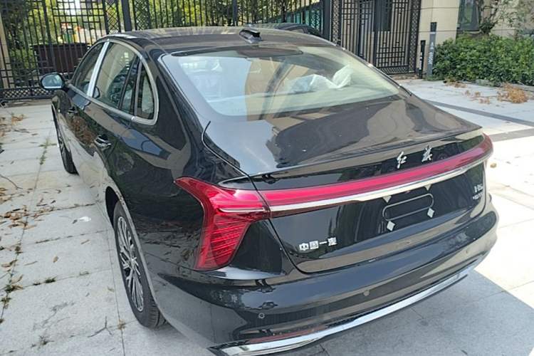 Used Hongqi H5 2025 2.0T Automatic Flag Edition – 500 000 Units Commemorative Version Exterior 2