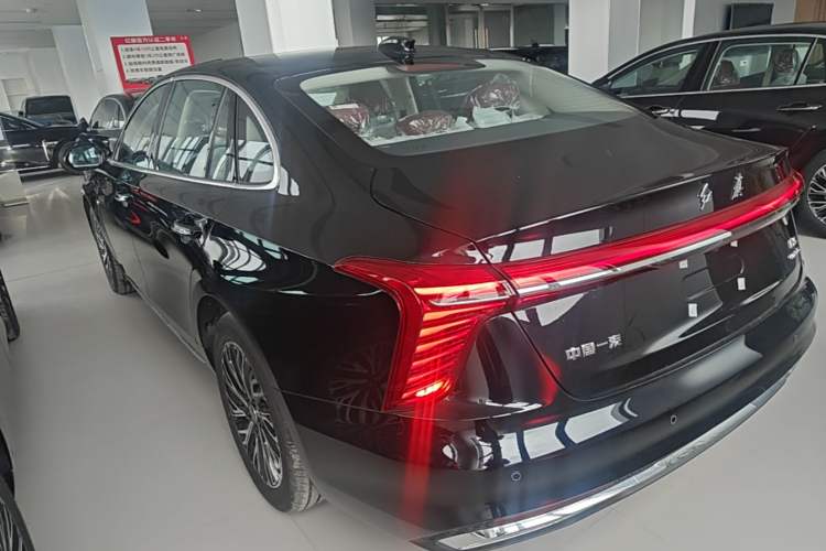 Used Hongqi H5 2025 2.0T Automatic Flag Edition – 500 000 Units Commemorative Version Exterior 2