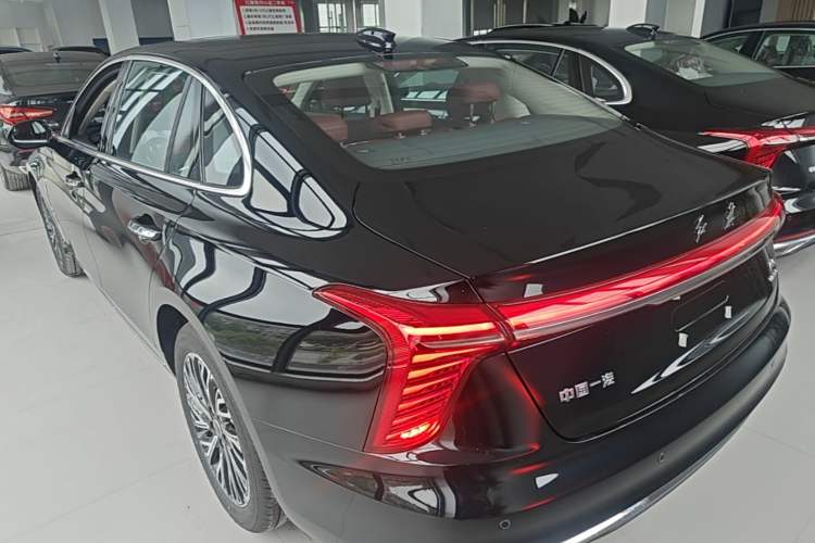 Used Hongqi H5 2025 2.0T Automatic Flag Edition – 500 000 Units Commemorative Version Exterior 2