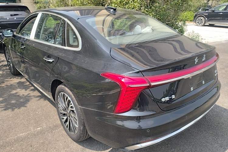 Used Hongqi H5 2025 2.0T Automatic Flag Edition – 500 000 Units Commemorative Version Exterior 2