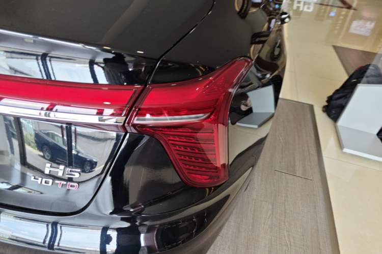 Used Hongqi H5 2025 2.0T Automatic Flag Edition – 500 000 Units Commemorative Version Exterior 3