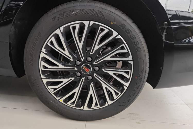Used Hongqi H5 2025 2.0T Automatic Flag Edition – 500 000 Units Commemorative Version Exterior 3