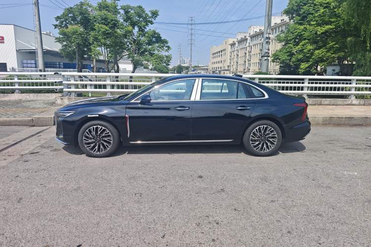 Used Hongqi H5 2025 2.0T Automatic Flag Edition – 500 000 Units Commemorative Version Exterior 3