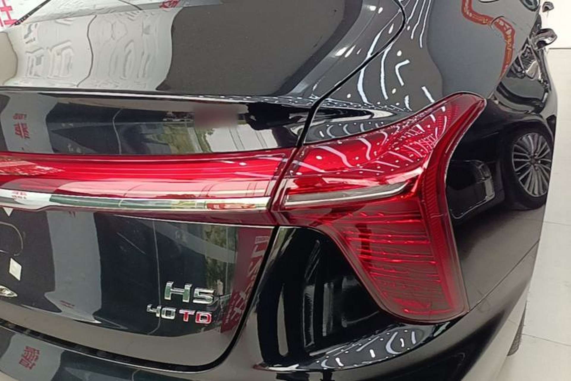 Used Hongqi H5 2025 2.0T Automatic Flag Edition – 500 000 Units Commemorative Version Exterior 3