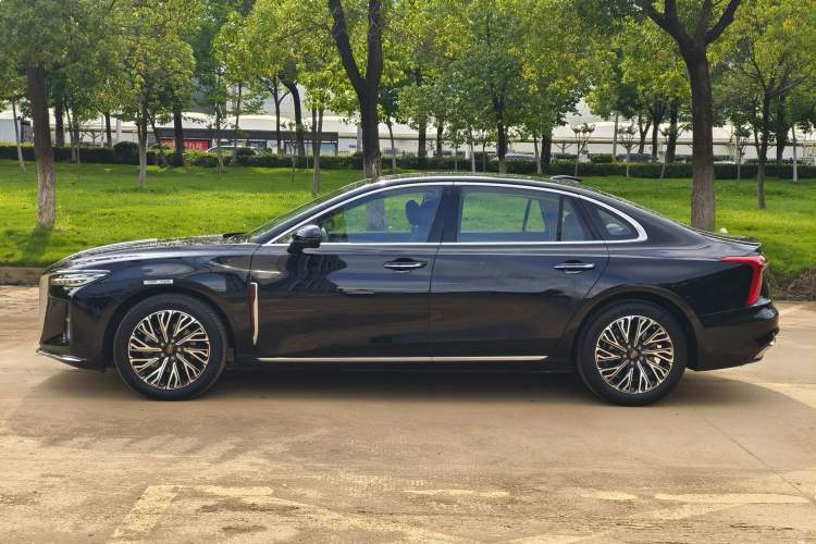 Used Hongqi H5 2025 2.0T Automatic Flag Edition – 500 000 Units Commemorative Version Exterior 3