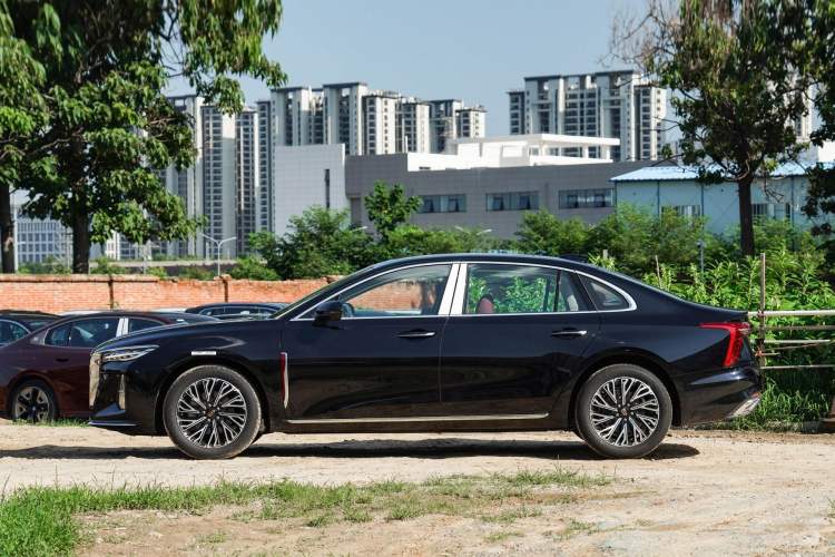 Used Hongqi H5 2025 2.0T Automatic Flag Edition – 500 000 Units Commemorative Version Exterior 3