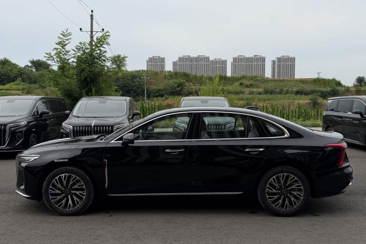 Used Hongqi H5 2025 2.0T Automatic Flag Edition – 500 000 Units Commemorative Version Exterior 3