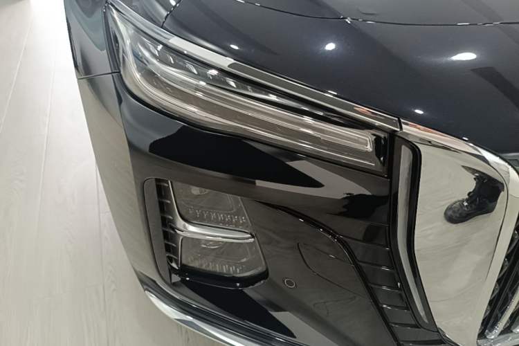 Used Hongqi H5 2025 2.0T Automatic Flag Edition – 500 000 Units Commemorative Version Exterior 3