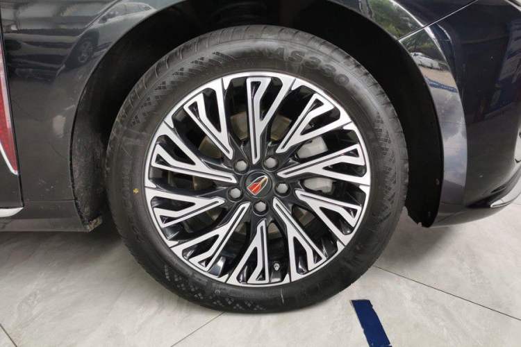 Used Hongqi H5 2025 2.0T Automatic Flag Edition – 500 000 Units Commemorative Version Exterior 4