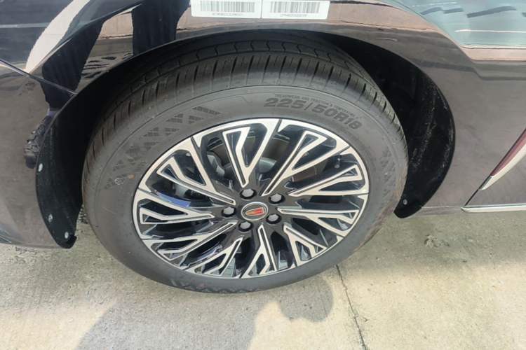 Used Hongqi H5 2025 2.0T Automatic Flag Edition – 500 000 Units Commemorative Version Exterior 4