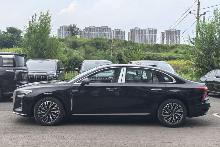 Used Hongqi H5 2025 2.0T Automatic Flag Edition – 500 000 Units Commemorative Version Exterior 4
