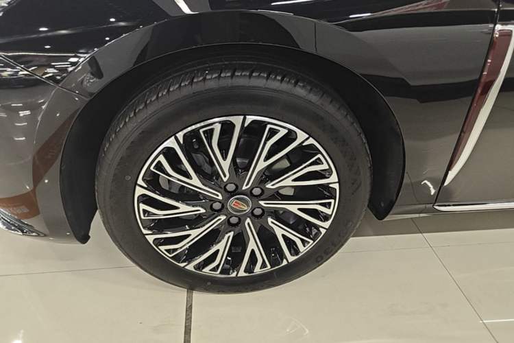 Used Hongqi H5 2025 2.0T Automatic Flag Edition – 500 000 Units Commemorative Version Exterior 4