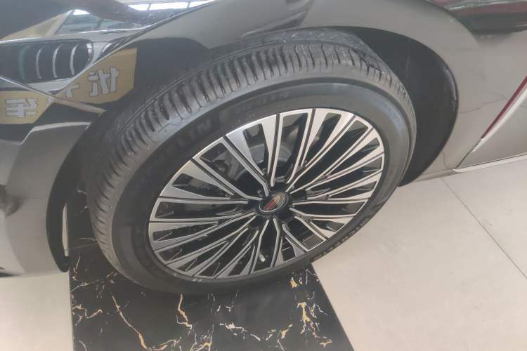 Used Hongqi H5 2025 2.0T Automatic Flag Edition – 500 000 Units Commemorative Version Exterior 4