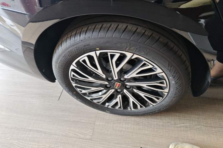 Used Hongqi H5 2025 2.0T Automatic Flag Edition – 500 000 Units Commemorative Version Exterior 5