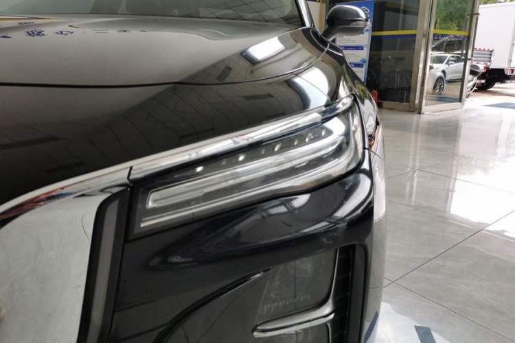 Used Hongqi H5 2025 2.0T Automatic Flag Edition – 500 000 Units Commemorative Version Exterior 5