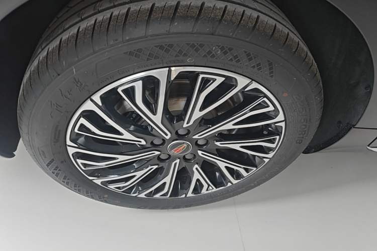 Used Hongqi H5 2025 2.0T Automatic Flag Edition – 500 000 Units Commemorative Version Exterior 5