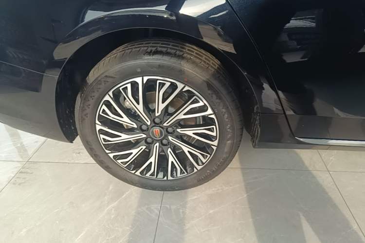 Used Hongqi H5 2025 2.0T Automatic Flag Edition – 500 000 Units Commemorative Version Exterior 5
