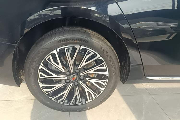 Used Hongqi H5 2025 2.0T Automatic Flag Edition – 500 000 Units Commemorative Version Exterior 5
