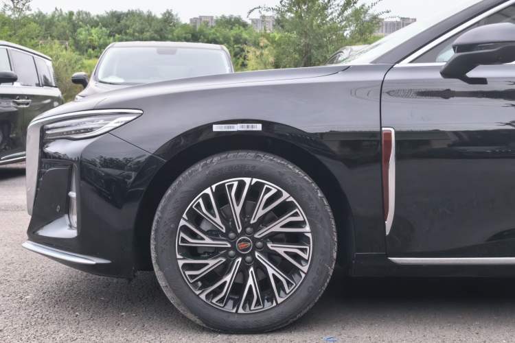 Used Hongqi H5 2025 2.0T Automatic Flag Edition – 500 000 Units Commemorative Version Exterior 5