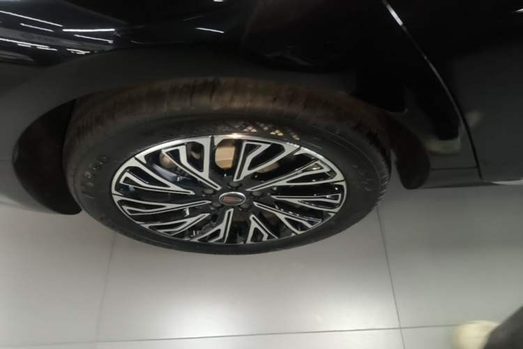 Used Hongqi H5 2025 2.0T Automatic Flag Edition – 500 000 Units Commemorative Version Exterior 5