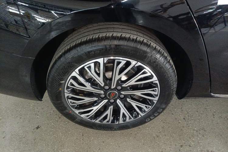 Used Hongqi H5 2025 2.0T Automatic Flag Edition – 500 000 Units Commemorative Version Exterior 5