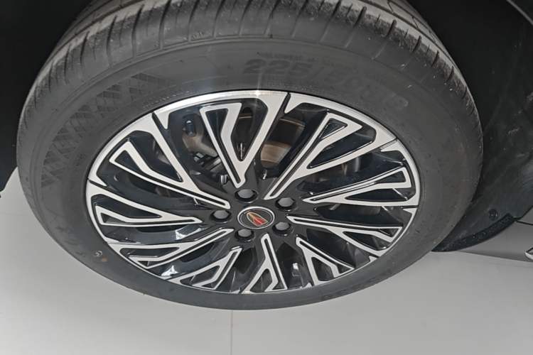 Used Hongqi H5 2025 2.0T Automatic Flag Edition – 500 000 Units Commemorative Version Exterior 5