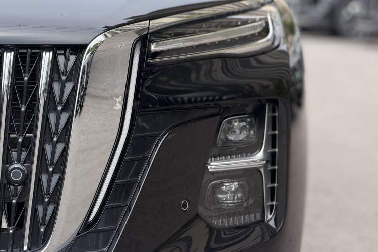 Used Hongqi H5 2025 2.0T Automatic Flag Edition – 500 000 Units Commemorative Version Exterior 5