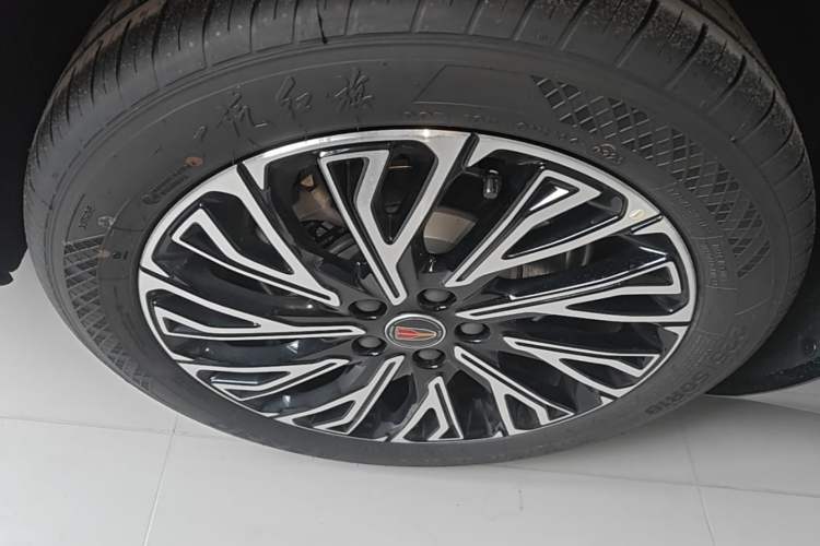 Used Hongqi H5 2025 2.0T Automatic Flag Edition – 500 000 Units Commemorative Version Exterior 5
