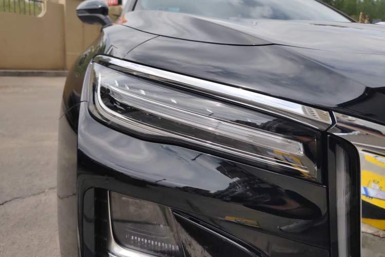 Used Hongqi H5 2025 2.0T Automatic Flag Edition – 500 000 Units Commemorative Version Exterior 6