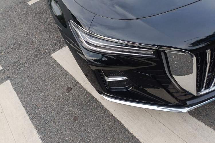 Used Hongqi H5 2025 2.0T Automatic Flag Edition – 500 000 Units Commemorative Version Exterior 6