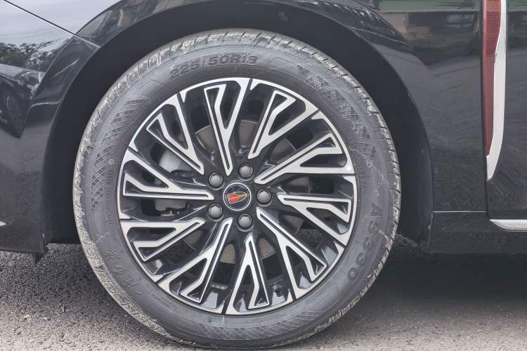 Used Hongqi H5 2025 2.0T Automatic Flag Edition – 500 000 Units Commemorative Version Exterior 6