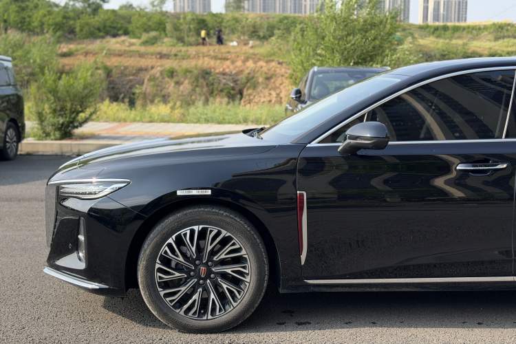 Used Hongqi H5 2025 2.0T Automatic Flag Edition – 500 000 Units Commemorative Version Exterior 6