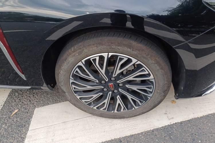 Used Hongqi H5 2025 2.0T Automatic Flag Edition – 500 000 Units Commemorative Version Exterior 7
